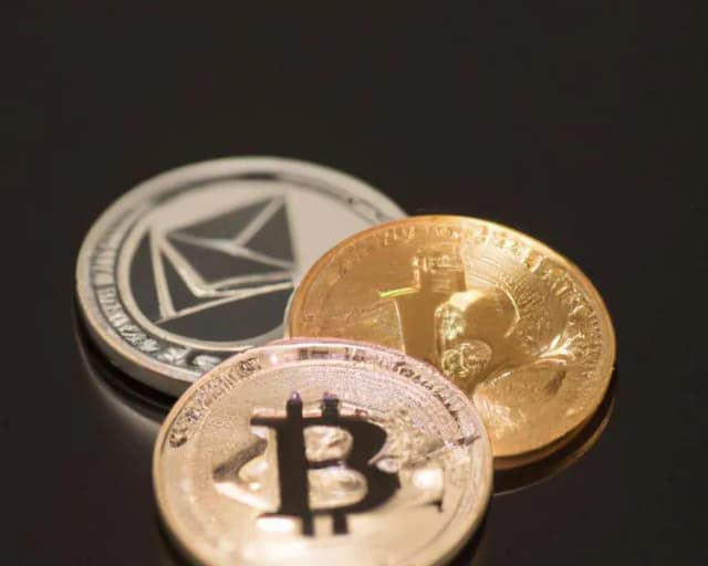 Czy kryptowaluty są legalne? Sprawdź regulacje prawne w Polsce i na świecie Czy kryptowaluty są legalne? Sprawdź regulacje prawne w Polsce i na świecie
